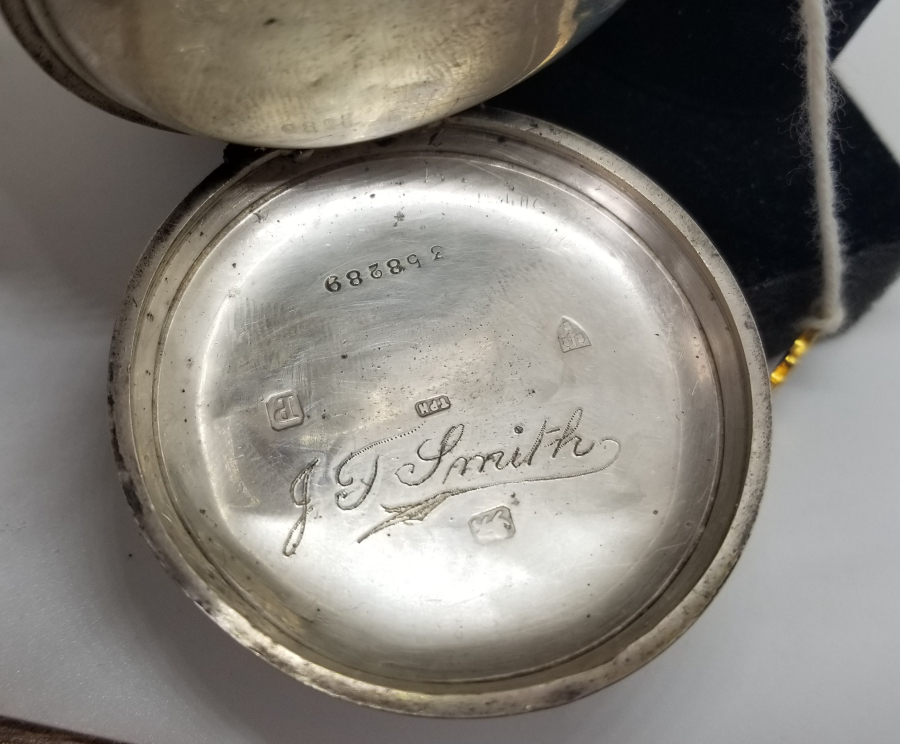 NADİR FORMDA GÜMÜŞ KASA İNGİLİZ YAPIMI KURMALI CEP SAATİ