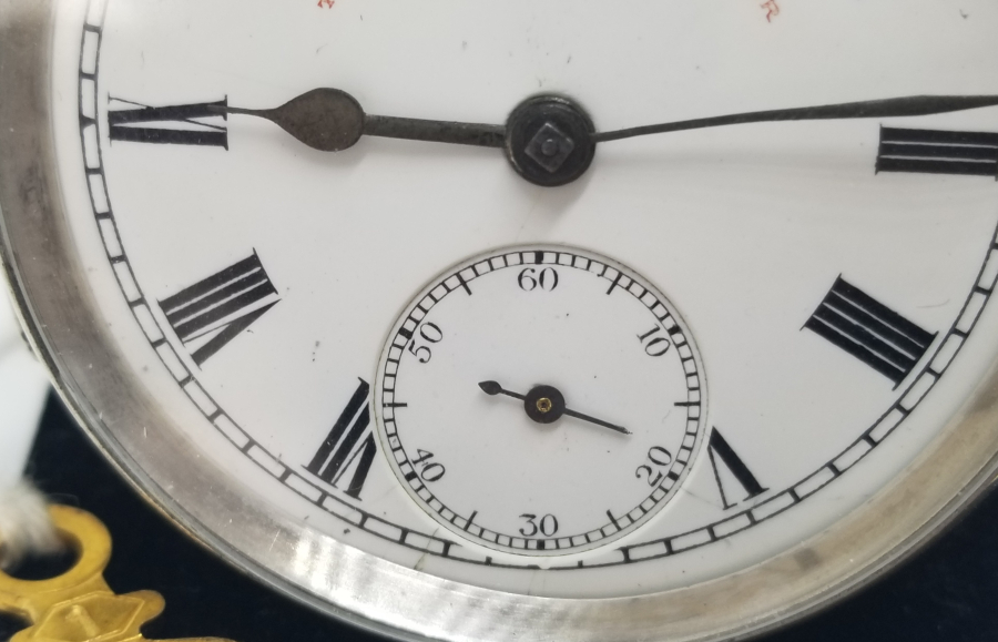 NADİR FORMDA GÜMÜŞ KASA İNGİLİZ YAPIMI KURMALI CEP SAATİ