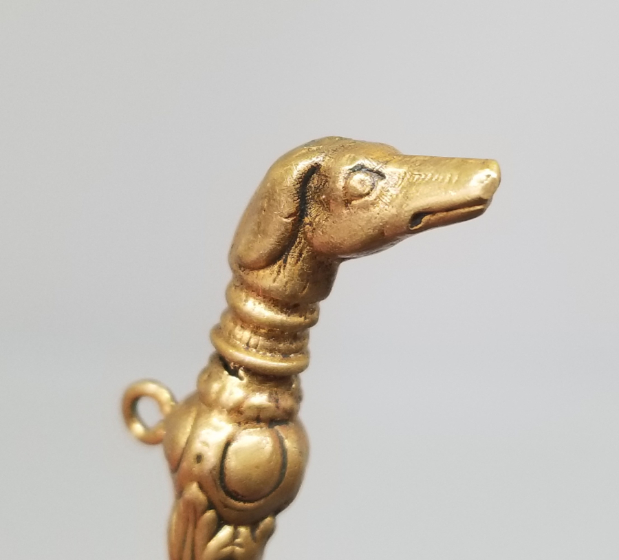 KÖPEK BAŞI FORMUNDA YAPILMIŞ OSMANLI DÖNEMİ CEP SAATİ ANAHTARI