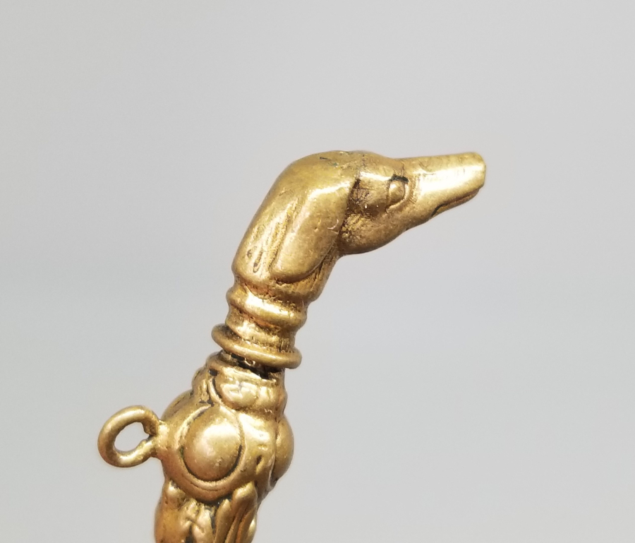 KÖPEK BAŞI FORMUNDA YAPILMIŞ OSMANLI DÖNEMİ CEP SAATİ ANAHTARI