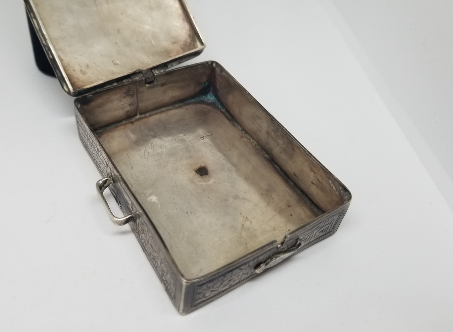 OSMANLI DÖNEMİ DEV BOYDA ÜZERİ TILSIMLI ÇOK NADİR GÜMÜŞ SANCAK ENAM-I ŞERİF KABI