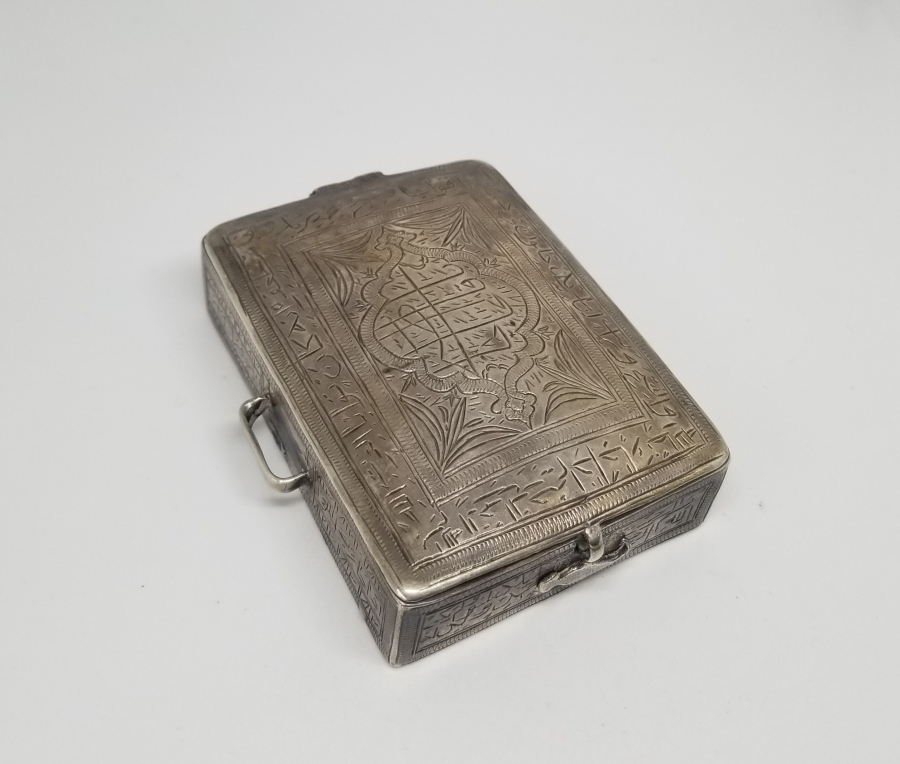 OSMANLI DÖNEMİ DEV BOYDA ÜZERİ TILSIMLI ÇOK NADİR GÜMÜŞ SANCAK ENAM-I ŞERİF KABI