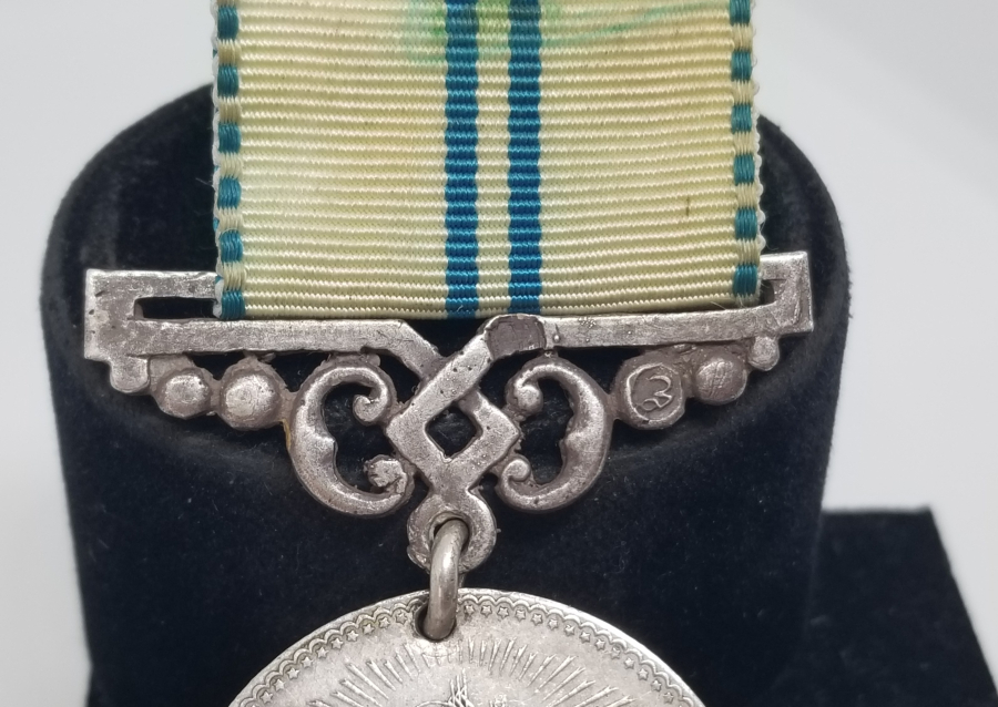 ORİJİNAL ASKI VE KURDELASIYLA GÜMÜŞ İFTİHAR - SANAYİ MADALYASI