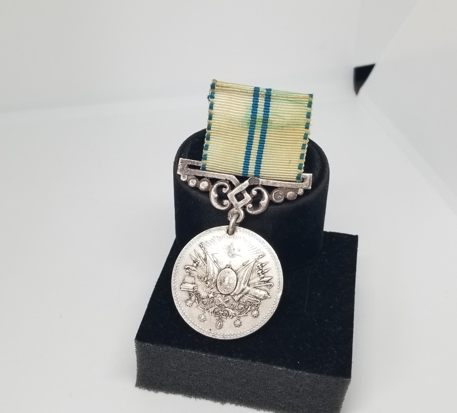 ORİJİNAL ASKI VE KURDELASIYLA GÜMÜŞ İFTİHAR - SANAYİ MADALYASI