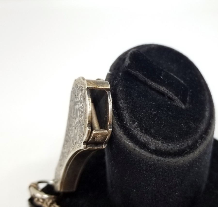 ÜZERİNDE OSMANLI DEVLET ARMASI VE SALTANAT ÇELENGİ BULUNAN GÜMÜŞ MÜHÜR MUHAFAZASI