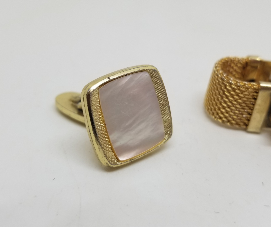 İKİ ADET ALTIN KAPLAMA KOL DÜĞMESİ