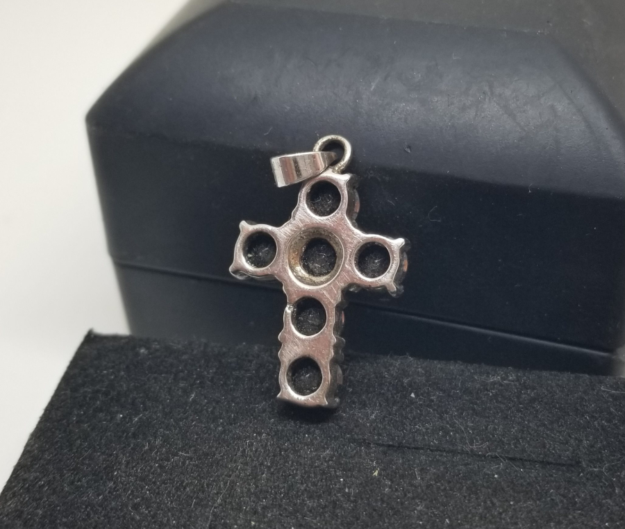 GRANAT TAŞLI HAÇ FORMLU GÜMÜŞ KOLYE UCU