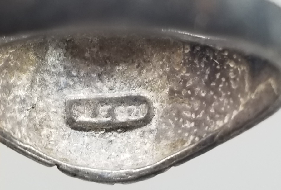 ÜZERİ TUĞRA FORMLU GÜMÜŞ YÜZÜK