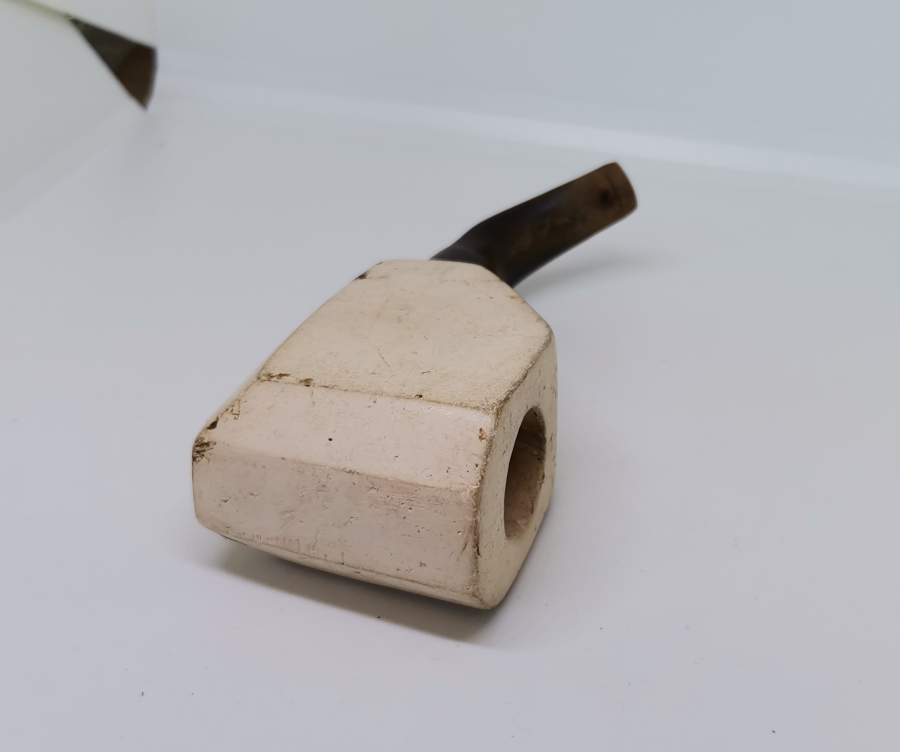 BOYNUZ EMZİKLİ LÜLE TAŞI ANTİKA PİPO