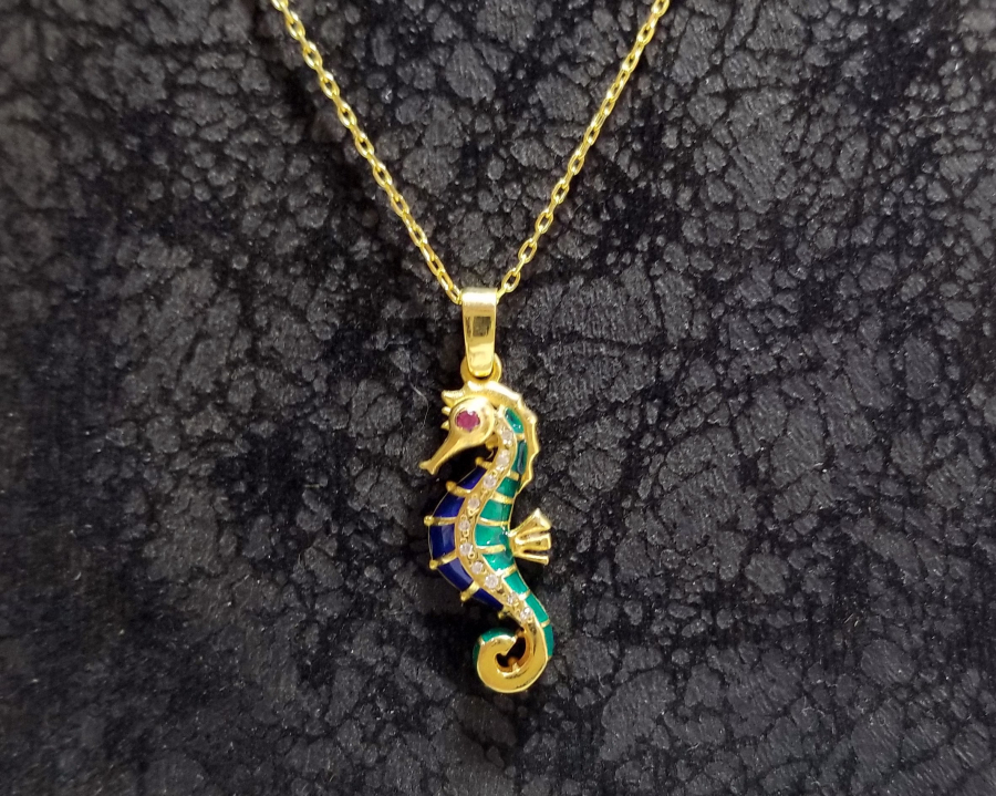 PIRLANTA TAŞLI DENİZATI FORMLU MİNE İŞÇİLİKLİ ÖZEL YAPIM KOLYE