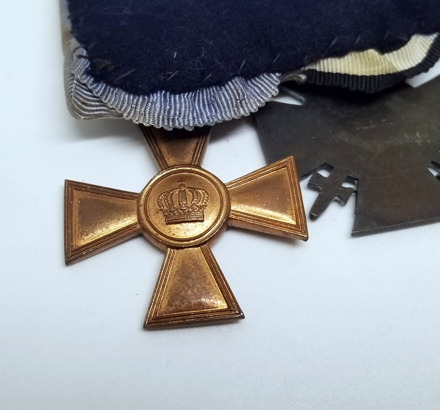 1. DÜNYA SAVAŞI DÖNEMİ DEMİR HAÇ - HINDENBURG NİŞANI VE LİYAKAT MADALYASI BULUNAN ÜÇLÜ MADALYA TAKIMI