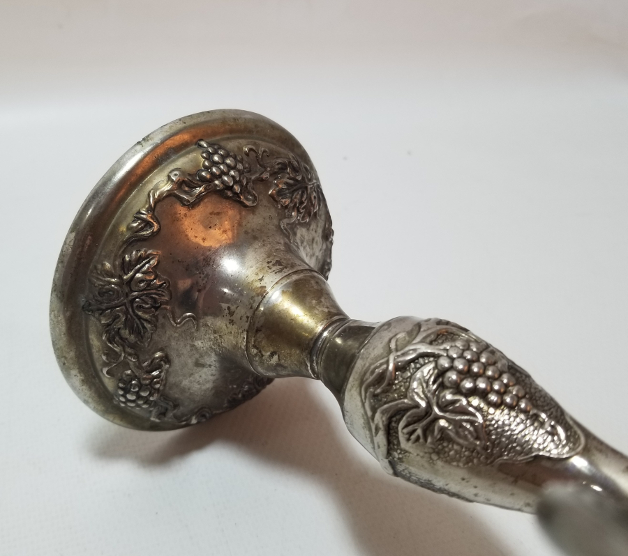 KABARTMA İŞÇİLİKLİ GÜMÜŞ KAPLAMA ANTİKA ŞAMDAN