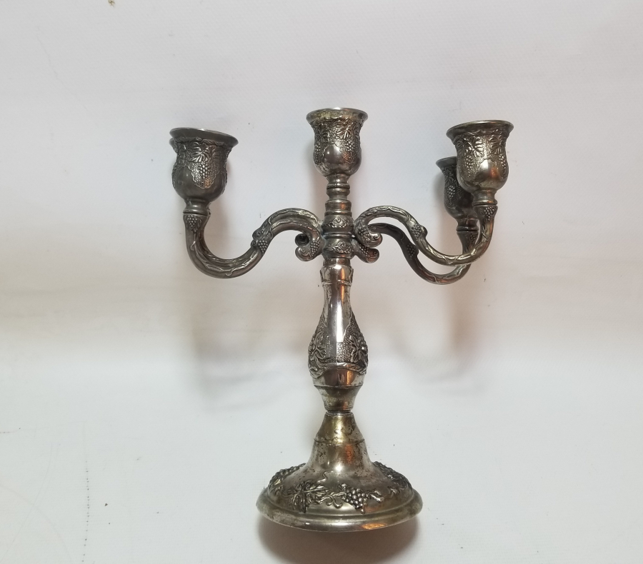 KABARTMA İŞÇİLİKLİ GÜMÜŞ KAPLAMA ANTİKA ŞAMDAN