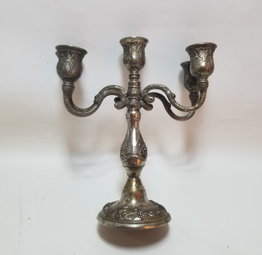 KABARTMA İŞÇİLİKLİ GÜMÜŞ KAPLAMA ANTİKA ŞAMDAN