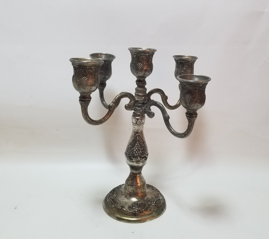 KABARTMA İŞÇİLİKLİ GÜMÜŞ KAPLAMA ANTİKA ŞAMDAN