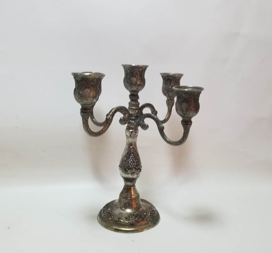 KABARTMA İŞÇİLİKLİ GÜMÜŞ KAPLAMA ANTİKA ŞAMDAN