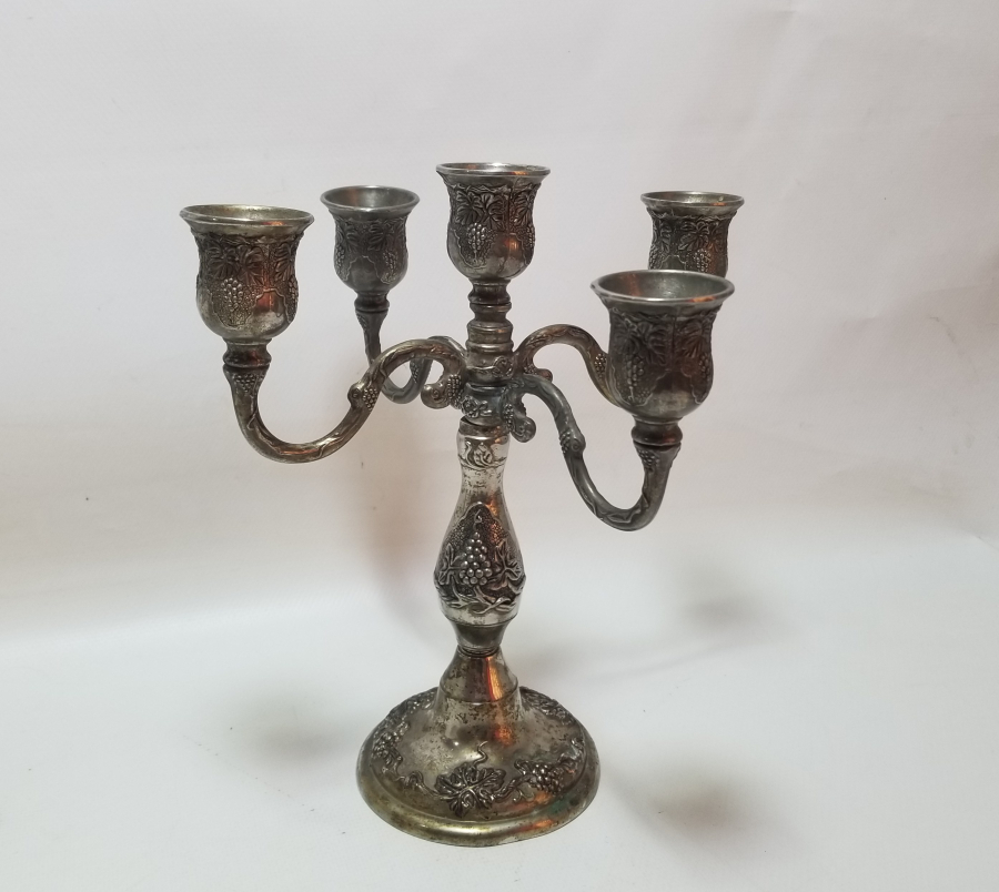 KABARTMA İŞÇİLİKLİ GÜMÜŞ KAPLAMA ANTİKA ŞAMDAN