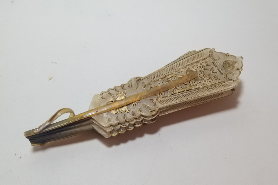 KOMPLE BOYNUZDAN MAMÜL ANTİKA YELPAZE