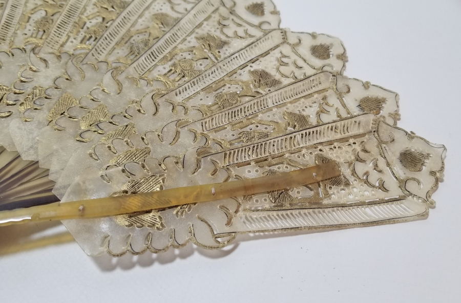 KOMPLE BOYNUZDAN MAMÜL ANTİKA YELPAZE