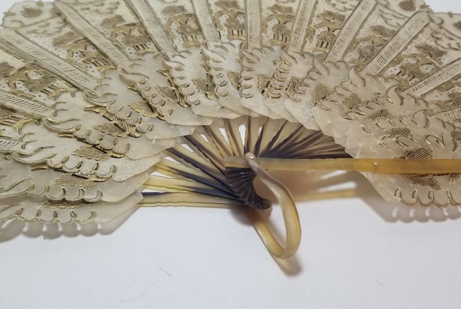 KOMPLE BOYNUZDAN MAMÜL ANTİKA YELPAZE