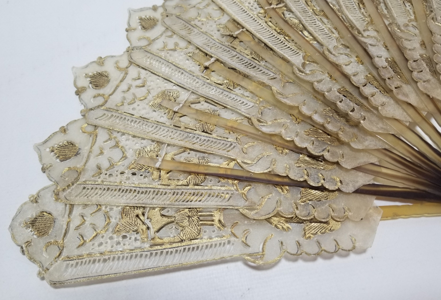 KOMPLE BOYNUZDAN MAMÜL ANTİKA YELPAZE