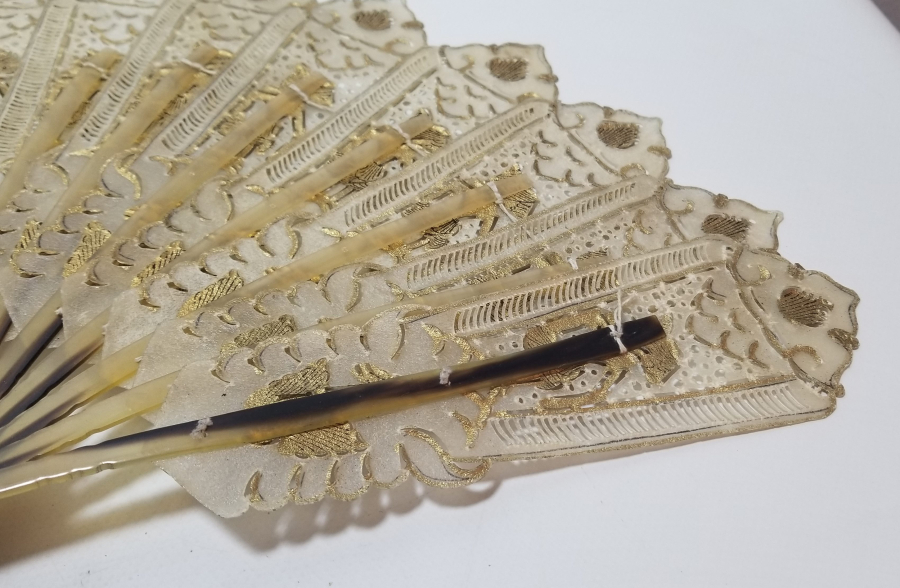 KOMPLE BOYNUZDAN MAMÜL ANTİKA YELPAZE