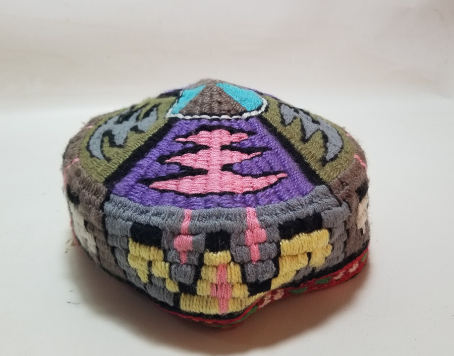 ÜZERİNDE BOY FİGÜRÜ BULUNAN YÖRÜK İŞİ ANTİKA NADİR DAMAT TAKKESİ