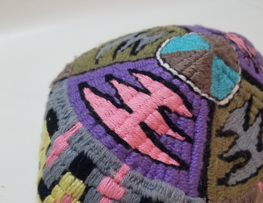 ÜZERİNDE BOY FİGÜRÜ BULUNAN YÖRÜK İŞİ ANTİKA NADİR DAMAT TAKKESİ