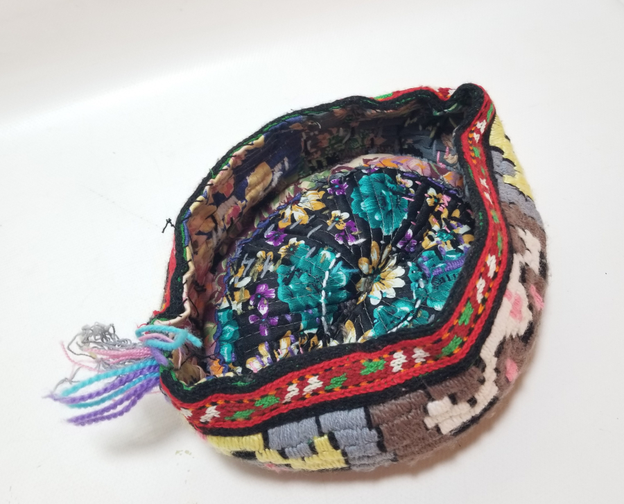 ÜZERİNDE BOY FİGÜRÜ BULUNAN YÖRÜK İŞİ ANTİKA NADİR DAMAT TAKKESİ