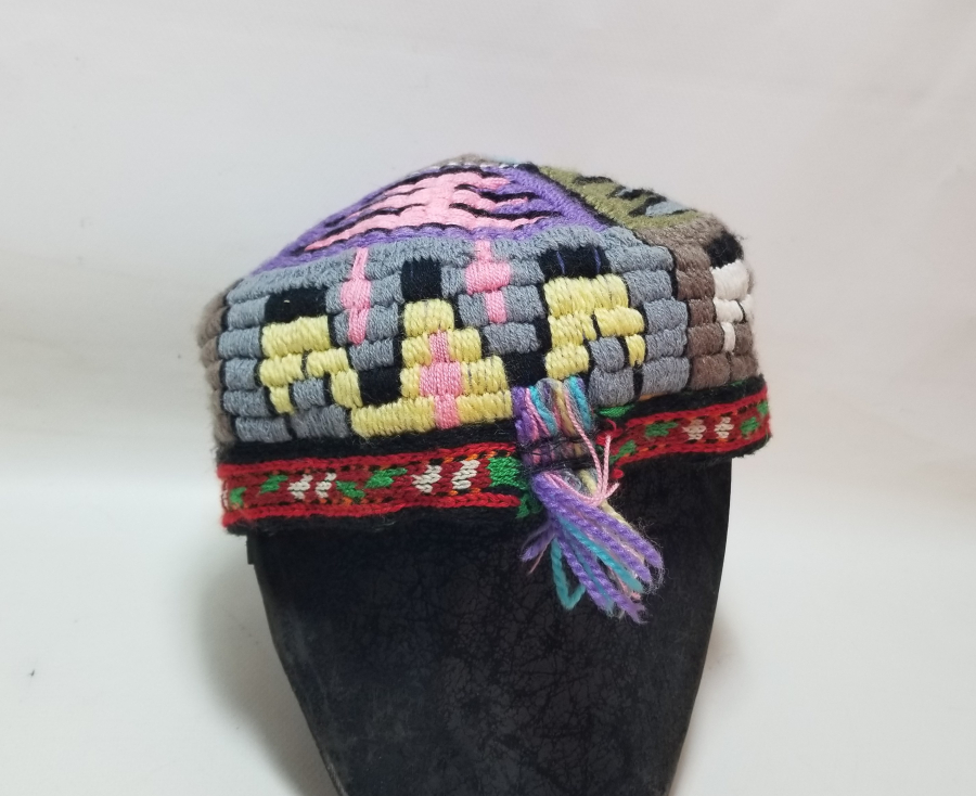 ÜZERİNDE BOY FİGÜRÜ BULUNAN YÖRÜK İŞİ ANTİKA NADİR DAMAT TAKKESİ