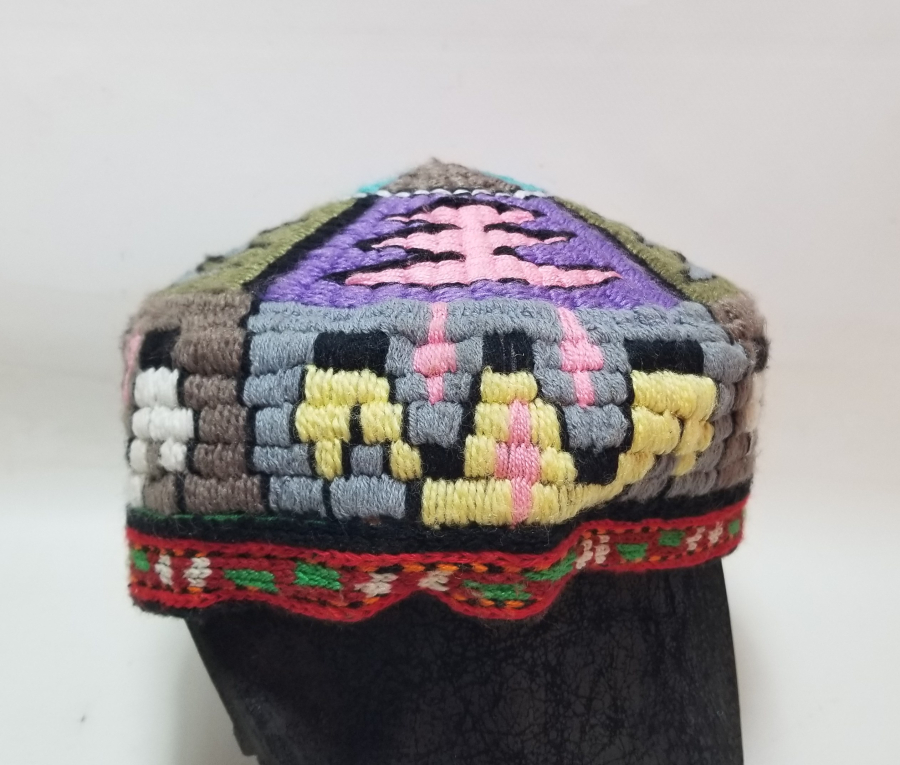 ÜZERİNDE BOY FİGÜRÜ BULUNAN YÖRÜK İŞİ ANTİKA NADİR DAMAT TAKKESİ