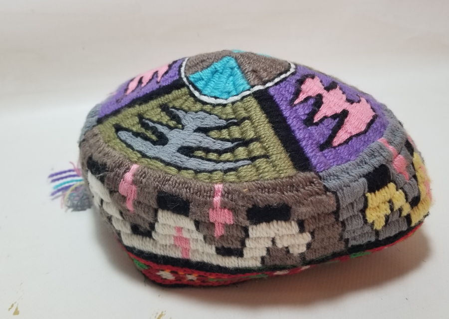 ÜZERİNDE BOY FİGÜRÜ BULUNAN YÖRÜK İŞİ ANTİKA NADİR DAMAT TAKKESİ