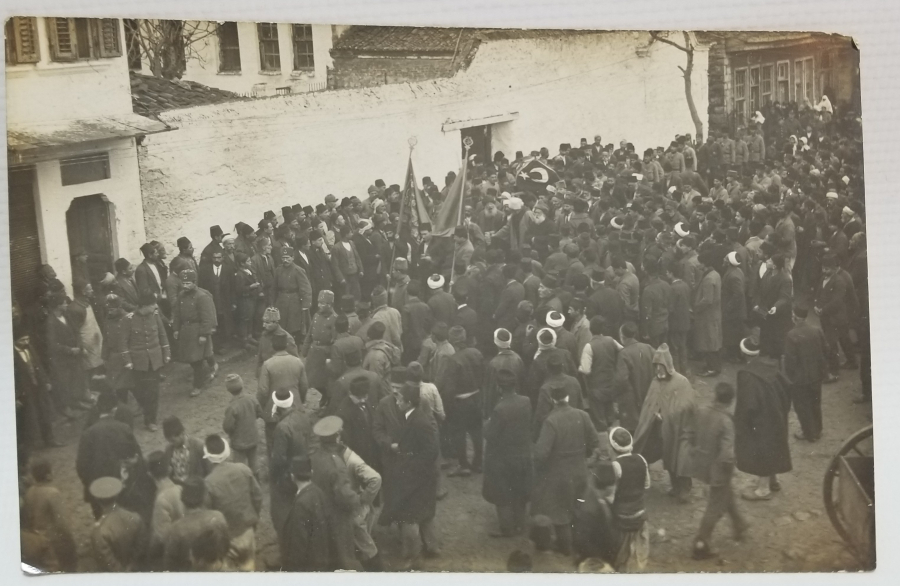 1. DÜNYA SAVAŞI DÖNEMİ CUMA ÇIKIŞI CİHAD-I EKBER'E ÇAĞRI KONULU FOTOĞRAF