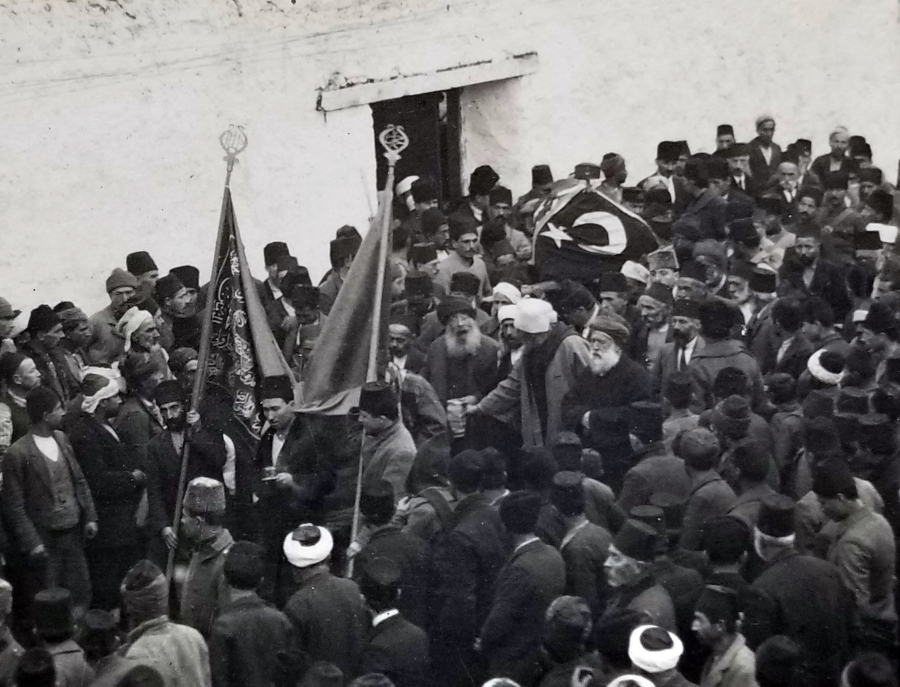 1. DÜNYA SAVAŞI DÖNEMİ CUMA ÇIKIŞI CİHAD-I EKBER'E ÇAĞRI KONULU FOTOĞRAF