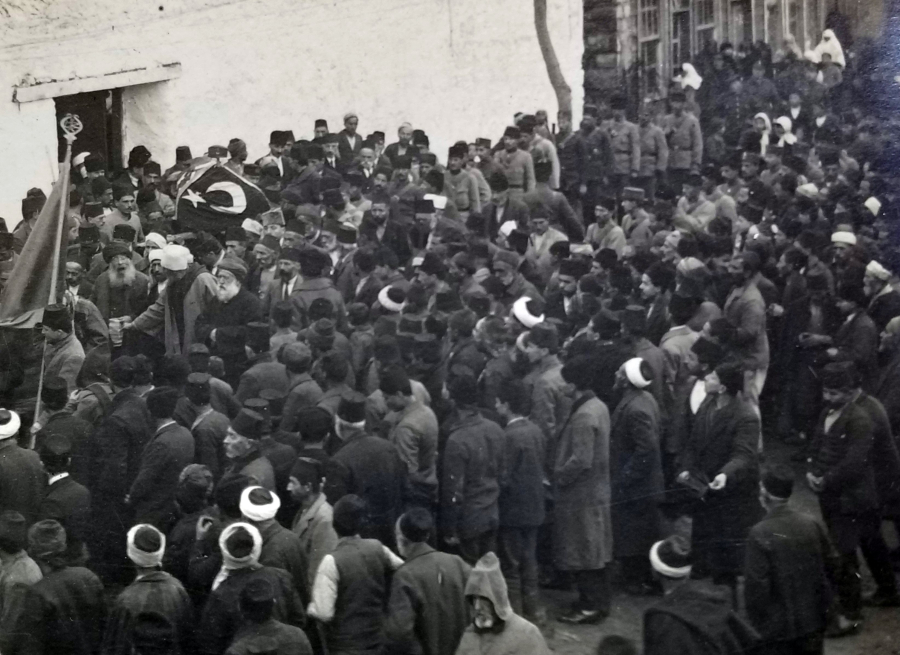 1. DÜNYA SAVAŞI DÖNEMİ CUMA ÇIKIŞI CİHAD-I EKBER'E ÇAĞRI KONULU FOTOĞRAF