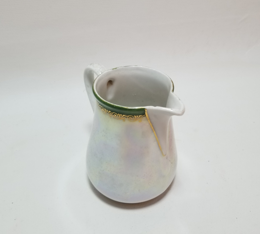 ÜZERİ ALTIN VARAKLI NADİR TİPTE ALTI OSMANLICA YAZILI KUZNETSOV SÜTLÜK