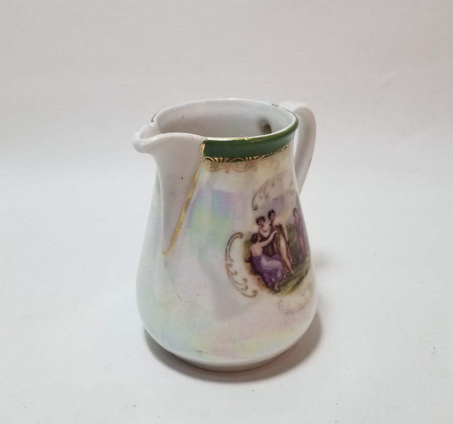 ÜZERİ ALTIN VARAKLI NADİR TİPTE ALTI OSMANLICA YAZILI KUZNETSOV SÜTLÜK