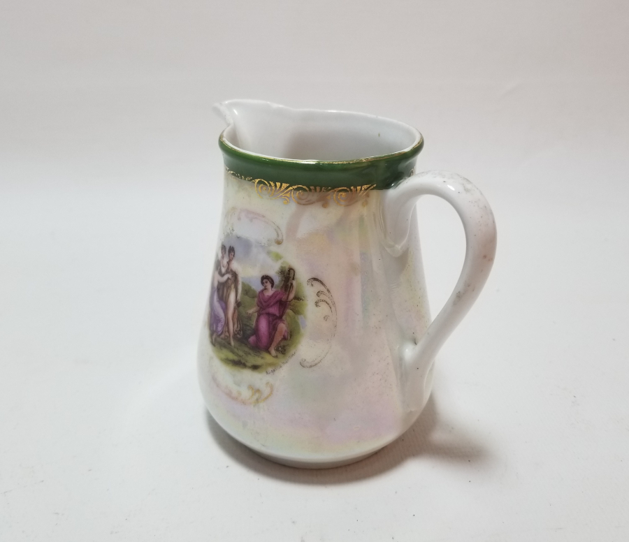 ÜZERİ ALTIN VARAKLI NADİR TİPTE ALTI OSMANLICA YAZILI KUZNETSOV SÜTLÜK