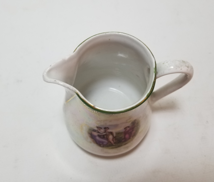 ÜZERİ ALTIN VARAKLI NADİR TİPTE ALTI OSMANLICA YAZILI KUZNETSOV SÜTLÜK