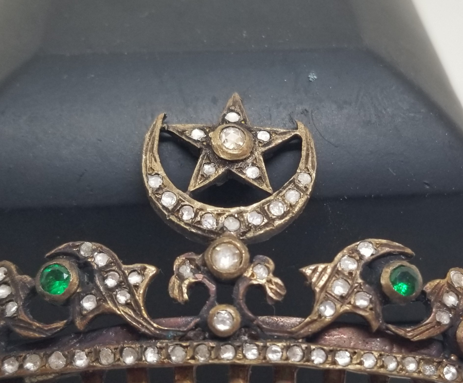 ÜZERİ AY YILDIZ FİGÜRLÜ ÖZEL YAPIM TAÇ