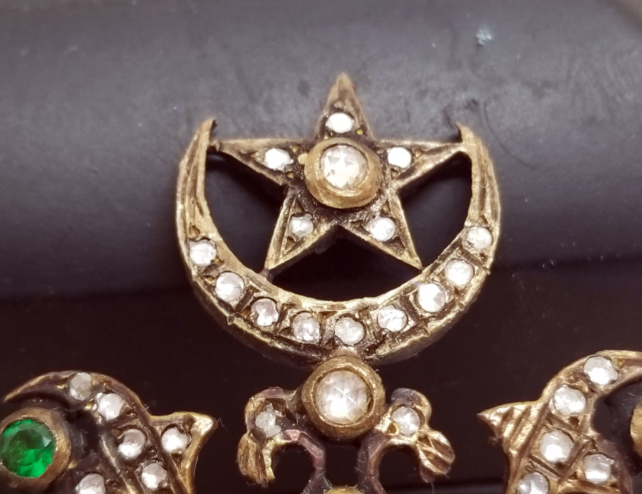 ÜZERİ AY YILDIZ FİGÜRLÜ ÖZEL YAPIM TAÇ