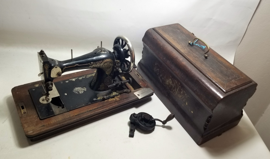 OSMANLI DÖNEMİ ORİJİNAL KUTUSUNDA DİKİŞ MAKİNESİ