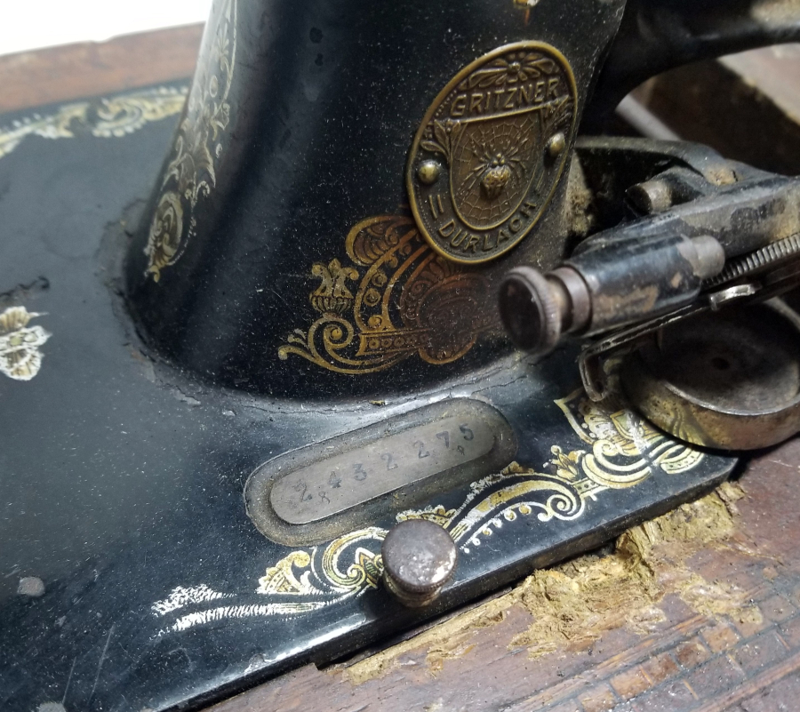 OSMANLI DÖNEMİ ORİJİNAL KUTUSUNDA DİKİŞ MAKİNESİ