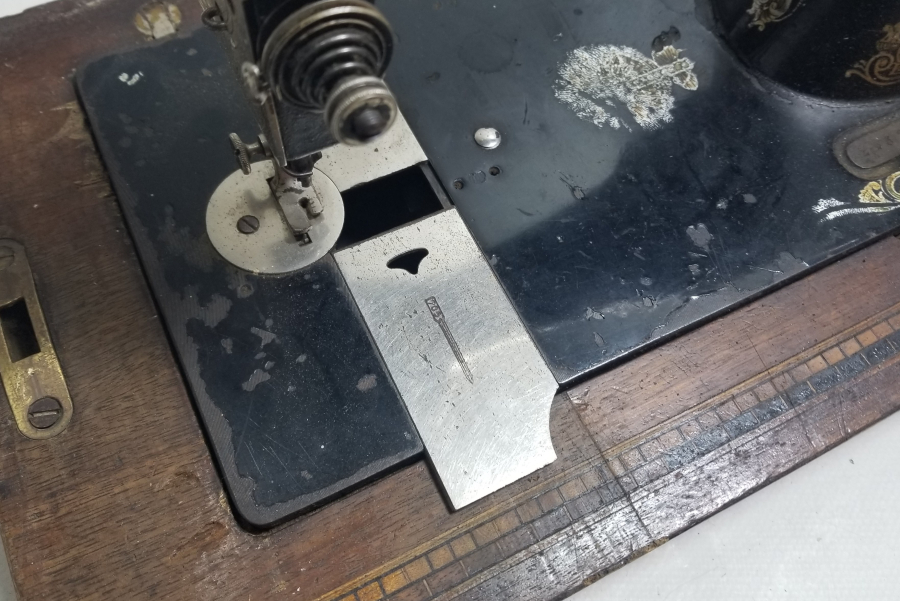 OSMANLI DÖNEMİ ORİJİNAL KUTUSUNDA DİKİŞ MAKİNESİ