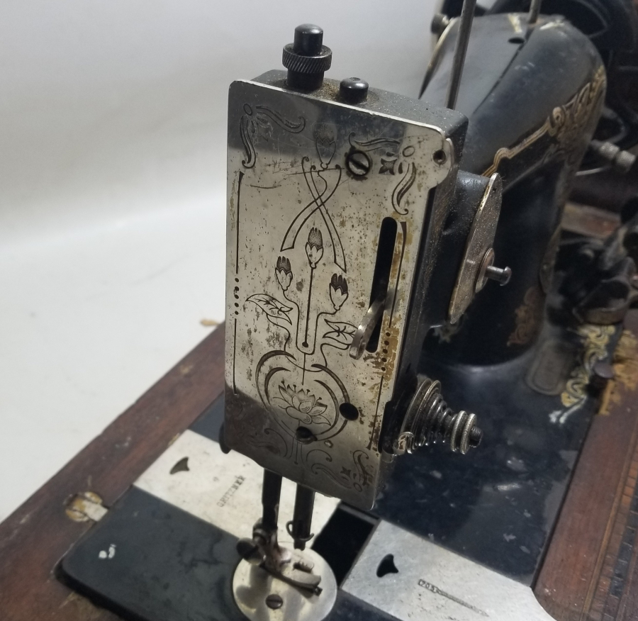 OSMANLI DÖNEMİ ORİJİNAL KUTUSUNDA DİKİŞ MAKİNESİ