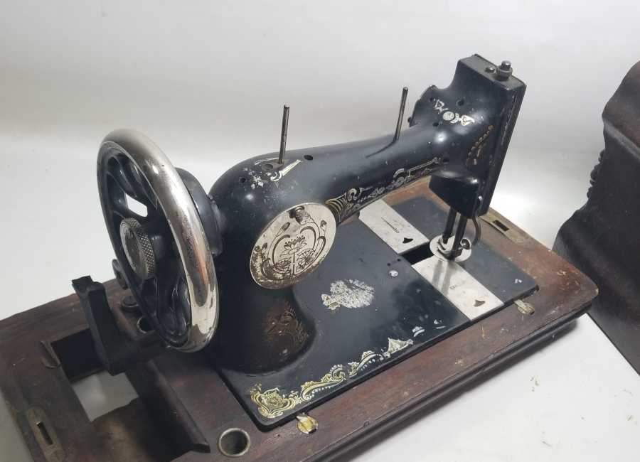 OSMANLI DÖNEMİ ORİJİNAL KUTUSUNDA DİKİŞ MAKİNESİ