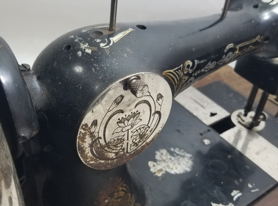 OSMANLI DÖNEMİ ORİJİNAL KUTUSUNDA DİKİŞ MAKİNESİ