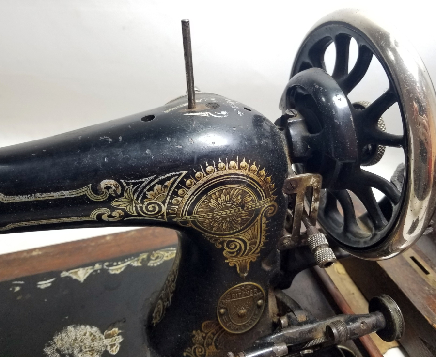 OSMANLI DÖNEMİ ORİJİNAL KUTUSUNDA DİKİŞ MAKİNESİ