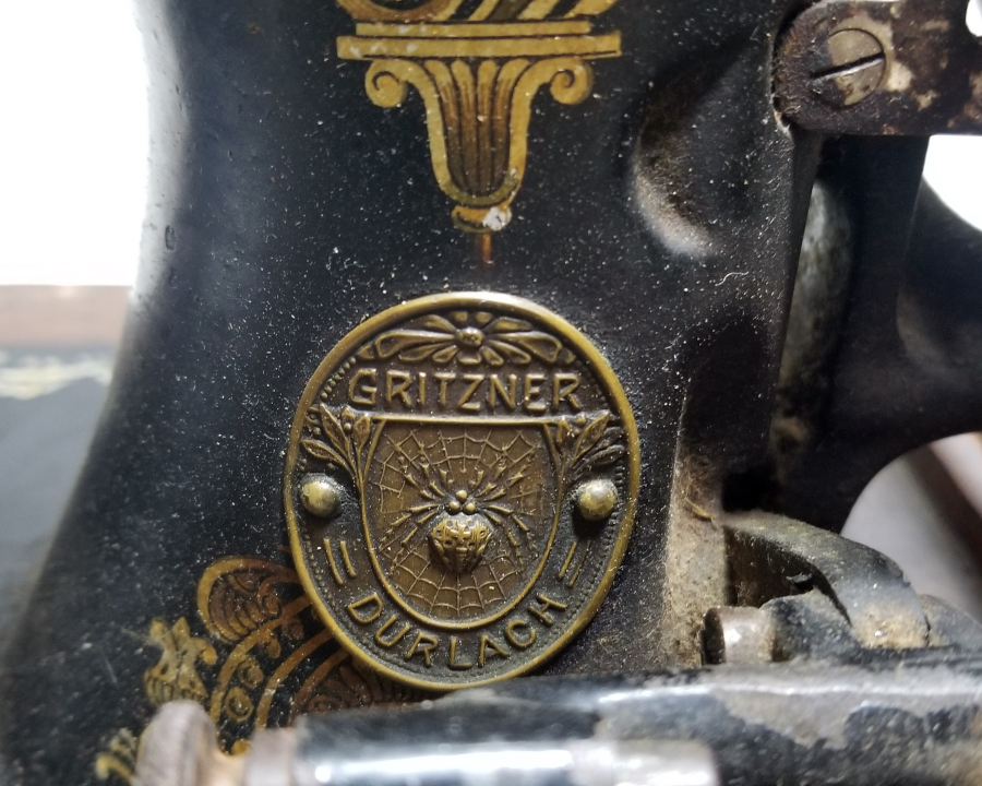 OSMANLI DÖNEMİ ORİJİNAL KUTUSUNDA DİKİŞ MAKİNESİ