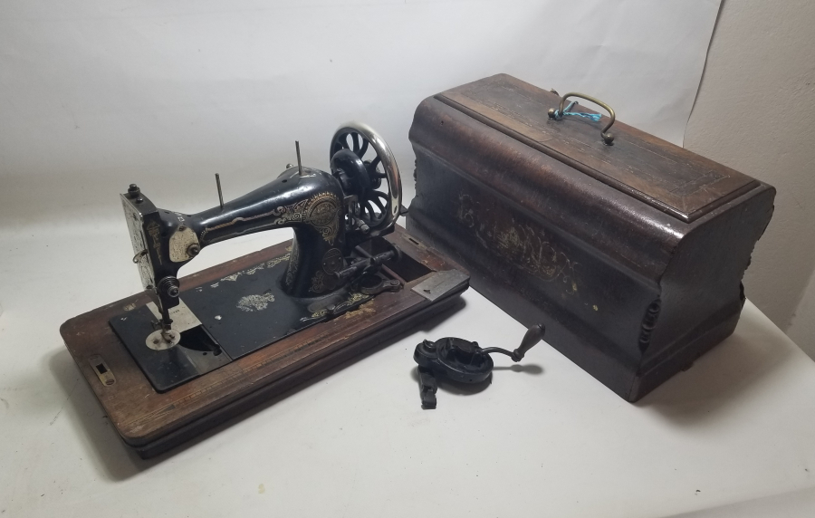 OSMANLI DÖNEMİ ORİJİNAL KUTUSUNDA DİKİŞ MAKİNESİ